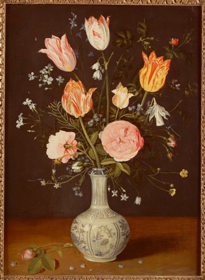 Tulipaner, roser, forglemmegei og andre blomster i en sen Ming blå og hvit vase av Jan Brueghel the Elder