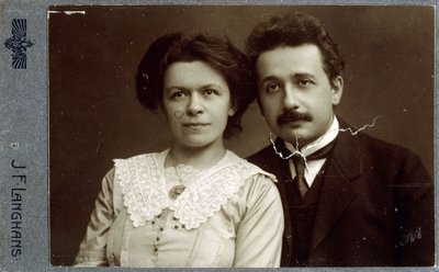 Carte-de-visite portrettfotografi av Albert Einsten og Mileva Einstein-Maric i 1911, 1911 av Jan Langhans