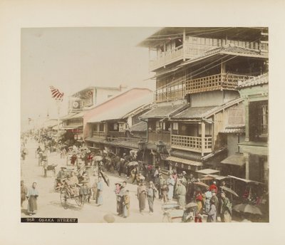 A Street i Osaka, Japan (håndfarget svart/hvitt-bilde) av Japanese Photographer