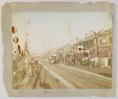 A Street i Tokyo, Japan (håndfarget svart/hvitt-bilde) av Japanese Photographer