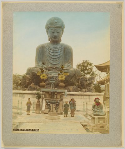 Daibutsu i Kobe, Japan (håndfarget svart/hvitt-bilde) av Japanese Photographer