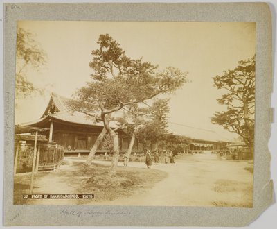 Foran Sanjusangendo, Kyoto, Japan (s/hvitt bilde) av Japanese Photographer