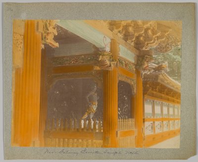 Gateway of Jemitsu Temple, Nikko, Japan (håndfarget svart/hvitt-bilde) av Japanese Photographer
