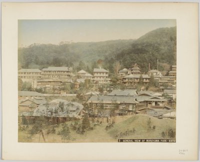 Generell utsikt over Maruyama Park, Kyoto, Japan (håndfarget svart/hvitt-bilde) av Japanese Photographer