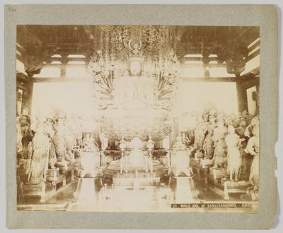 Idol i Sanjusangendo, Kyoto, Japan (s/hvitt-bilde) av Japanese Photographer