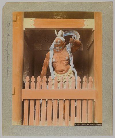 Bilde av Nio i Nikko, Japan (håndfarget svart/hvitt-bilde) av Japanese Photographer