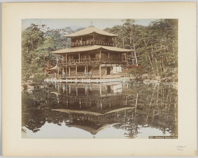 Kinkakuji Garden, Kyoto, Japan (håndfarget svart/hvitt-bilde) av Japanese Photographer