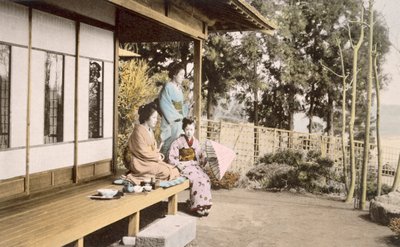 Damer hjemme, 1890-tallet. av Japanese Photographer
