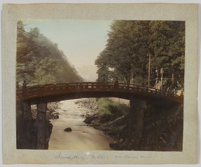 Sacred Bridge over Daiya Rver, Nikko, Japan (håndfarget svart/hvitt-bilde) av Japanese Photographer