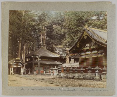 Hellig brønn og lagerhus, Tōshō-gū, Nikko, Japan (håndfarget s/hvitt-bilde) av Japanese Photographer