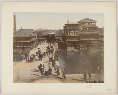Yebisu Bashi, Osaka, Japan, ca. 1890 (håndfarget svart/hvitt-bilde) av Japanese Photographer