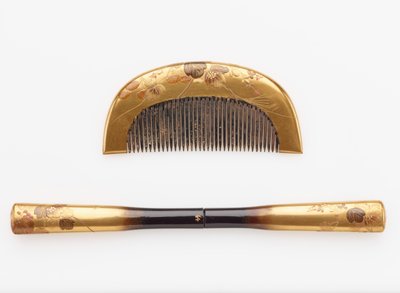 Kam og hårnål, sent 1800-begynnelse av 1900-tallet (horn og tre med lakk og gull) av Japanese School