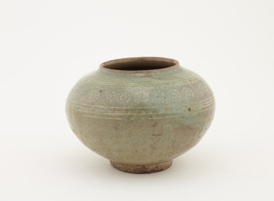 Krukke med stemplet og slip-inlay dekor, 1610-1630 av Japanese School