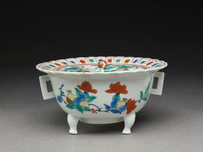 Koro bolle med flatt lokk, Kakiemon relaterte varer av Japanese School