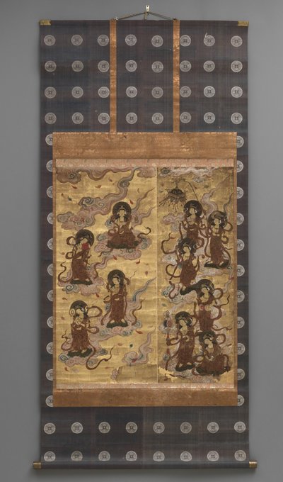 Veggmaleri: Nedstigning av tjuefem bodhisattvaer (deltakere av Amitabha-triaden), 1700-tallet (Triptyk hengende ruller: blekk, farge og gull blad på papir, messing) av Japanese School