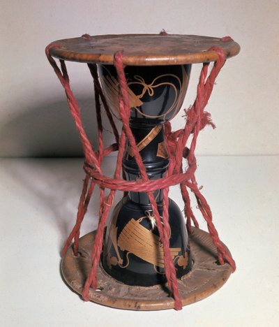 Otsuzumi: timeglassformet japansk tromme av Japanese School