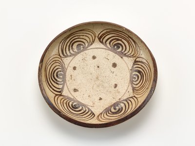Serveringsfat med "hesteøye"-design, 1800-1830 av Japanese School