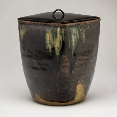 Takatori-Ware vannkrukke (Mizusashi) (glasert steintøy med lakklokk) av Japanese School