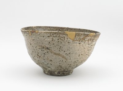 Tebolle, Edo-periode, 1700-midten av 1800-tallet (steintøy med hvit slip børstet under tre-askeglasur) av Japanese School