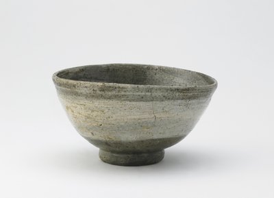 Tebolle, hakeme type, Edo-periode, 1700-midten av 1800-tallet (steintøy med børstet hvit slip under klar glasur) av Japanese School