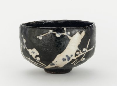 Tebolle med design av blomstrende plommetre, Kyoto, Kyoto-fu, Edo-perioden (keramikk) av Japanese School