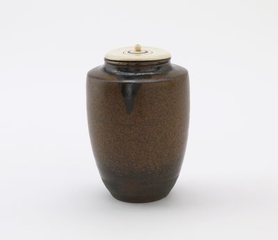 Tea caddy, katatsuki type, Edo-periode (keramikk) av Japanese School