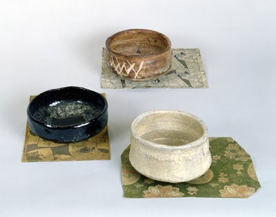 Tre chawans brukt til teseremonier, ca. 1800 (keramikk) av Japanese School