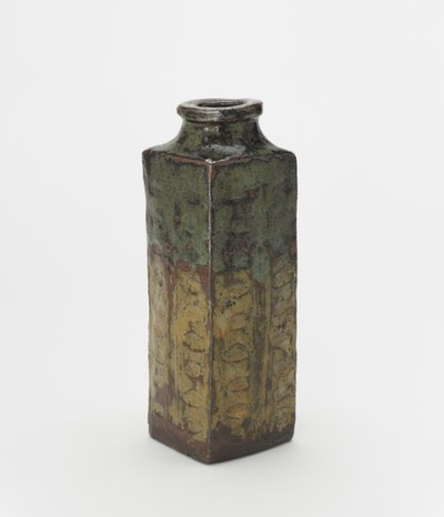 Yatsushiro eller Shodai ware vase i form av en arkaisk kinesisk cong, Vase av Japanese School