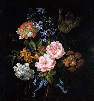 Bukett med valmueanemoner, roser, dobbel campernelle, en hyasint, en tulipan og auricula bundet med en b av Jean Baptiste Monnoyer
