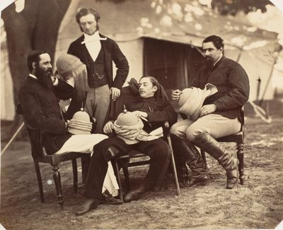 [Gruppeportrett ved generalguvernørens leir, L-R: Maj. Walters, Regjeringen..., 1858-61. av Jean Baptiste Oscar Mallitte