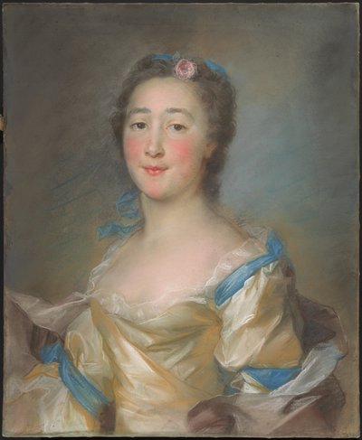 En ung dame i en gul kjole med blå bånd av Jean Baptiste Perronneau
