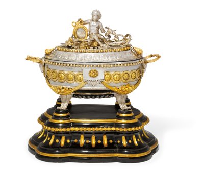 Suppeterrin, trekk og stativ, Malines, ca. 1780 (forgylt metall og sølv) (se også 430298) av Jean Corneille Hendrickx