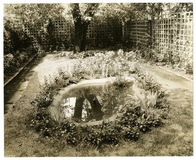 Garden of Mrs W H Wells 265 W 11th, Greenwich Village, New York, USA, ca. 1936-37 (foto av gelatinsølv) av Jessie Tarbox Beals