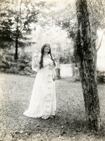 Grace Duffy Boylan mor til Malcolm Stuart Boylan, filmregissør Hollywood, ca. 1905-17 (foto av gelatinsølv) av Jessie Tarbox Beals