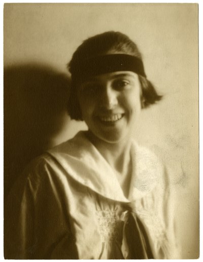 Helen Rehber eller Rehler, ca. 1905-40 (foto av gelatinsølv) av Jessie Tarbox Beals