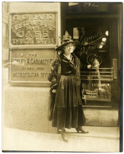 Madam Girard av NY, kjent sentrumsrestaurant 92 William St, 1910 av Jessie Tarbox Beals