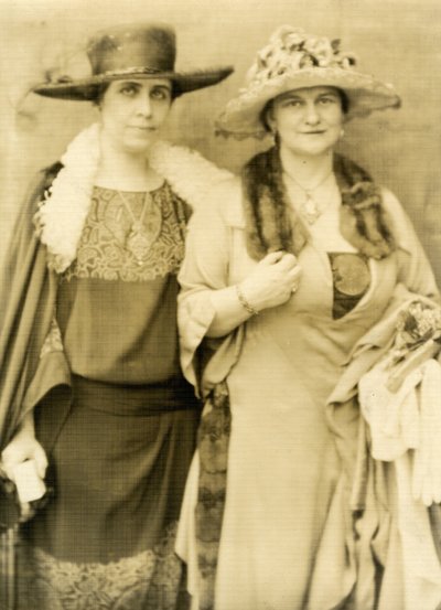 Fru Coolidge og hennes venn Frances Parkinson Keyes av Jessie Tarbox Beals