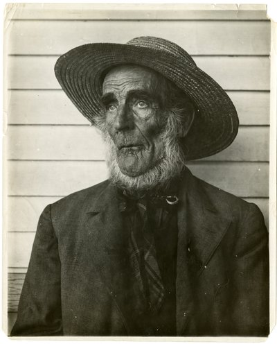 Gammel mann i stråhatt, ca. 1905-40 (foto av gelatinsølv) av Jessie Tarbox Beals