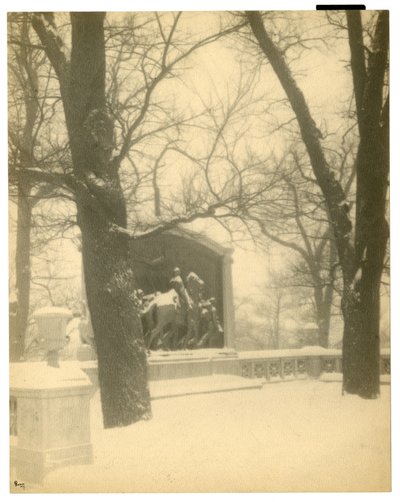 Shaw Memorial, Boston, USA, ca. 1902-10 (foto av gelatinsølv) av Jessie Tarbox Beals
