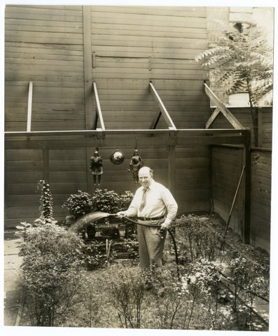 Tony Sarg, ca. 1905-40 (foto av gelatinsølv) av Jessie Tarbox Beals
