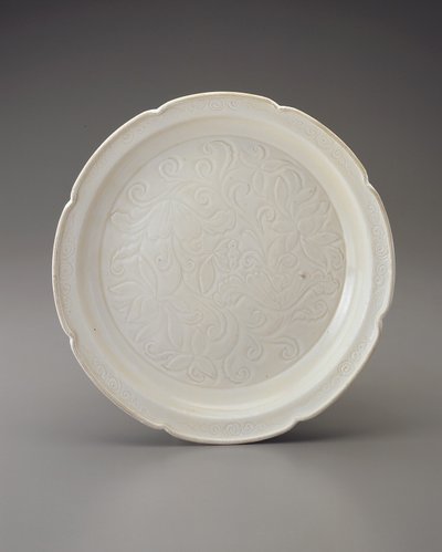 Fat med bladkant og utskåret dekor, Hebei-provinsen (keramikk) av Jin Dynasty Chinese School