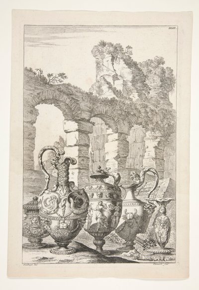 Tre mugger, en dekket vase og en lysestake i et landskap med ruiner av Joachim von Sandrart
