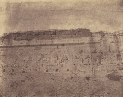 Edfu, skulpturer og inskripsjoner av den østlige fasaden til innhegningsveggen av John Beasly Greene