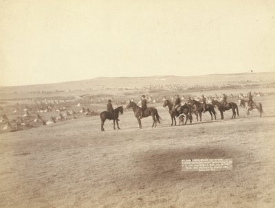 Gen. Miles og ansatte ser på den største fiendtlige indianerleiren i USA, nær Pine Ridge av John C. H. Grabill