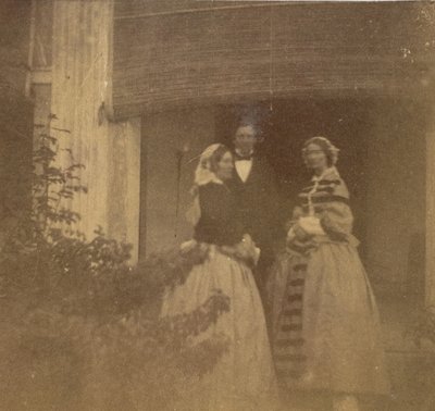 [Grevinne hermetikk med gjester, regjeringshuset, Allahabad], 1858. av John Constantine Stanley