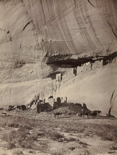 Ruinene av Cliff Dwellings, Cañon de Chelly, Arizona, ca. 1879-1881. av John K. Hillers