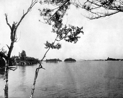 The Thousand Islands, St Lawrence River, Canada, 1893. av John L. Stoddard