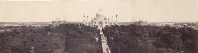 [Taj Mahal fra porten], januar-mars 1864. av John Murray