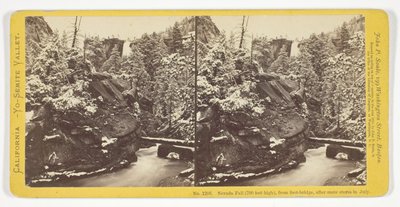 Nevada Fall (700 fot høy), fra gangbroen, etter snøstorm i juli, nr. 1208 fra serien «California - Yo-Semite Valley» av John P. Soule