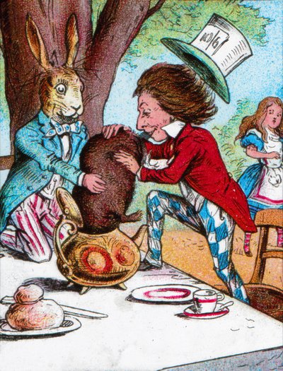 Den gale hattemakeren og marsharen prøver å sette Dormusen i en tekanne, c1910 av John Tenniel